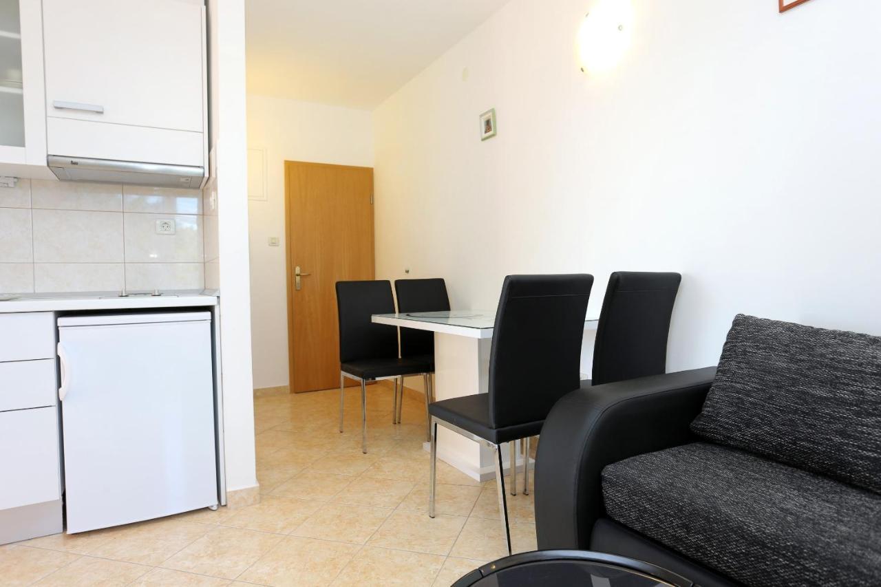 Apartments And Rooms With Parking Space Rogoznica - 10339 Экстерьер фото