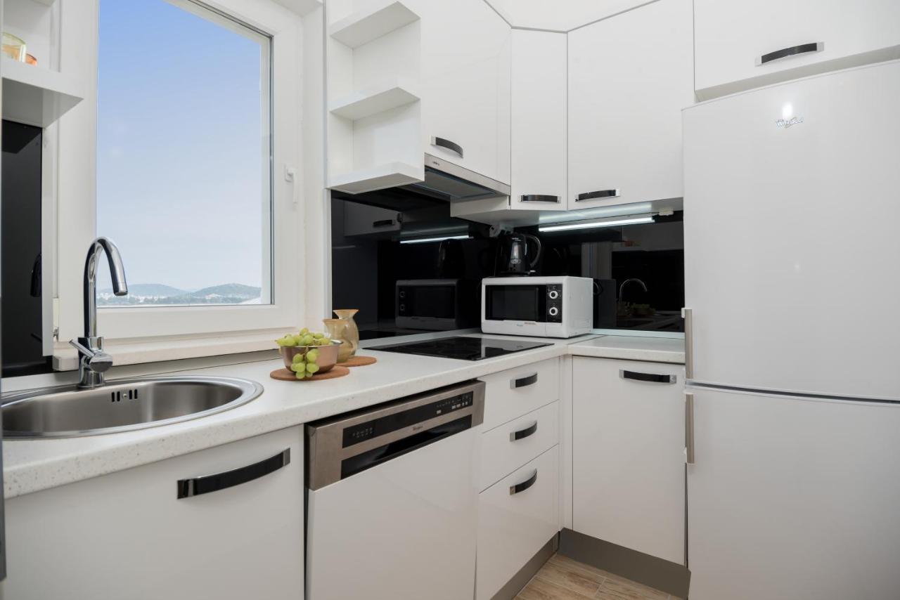 Apartments And Rooms With Parking Space Rogoznica - 10339 Экстерьер фото