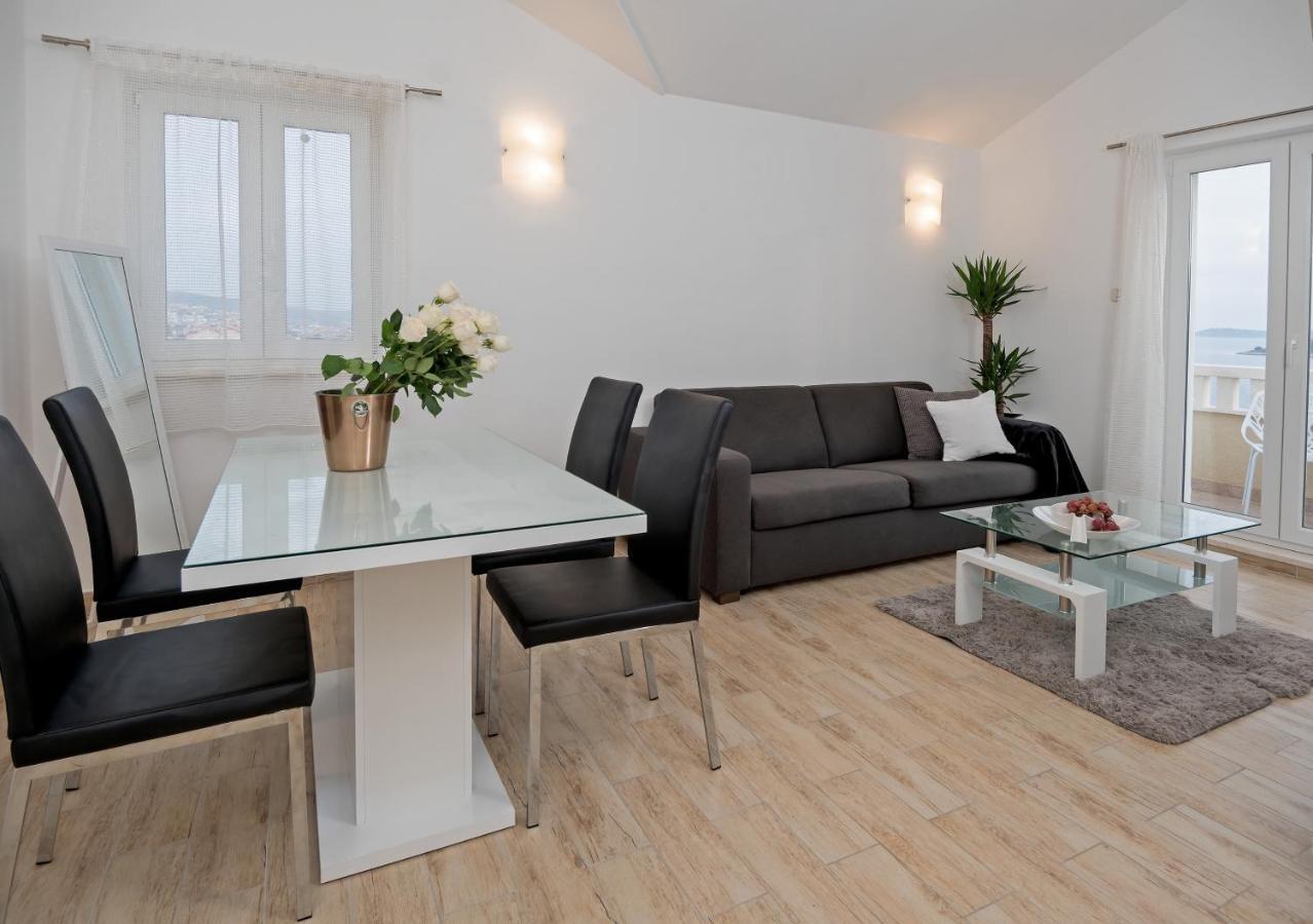 Apartments And Rooms With Parking Space Rogoznica - 10339 Экстерьер фото