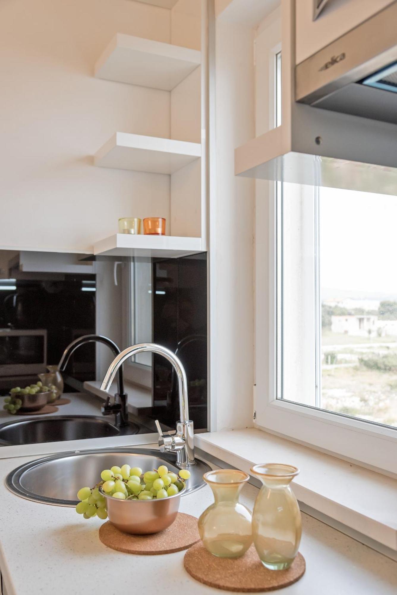 Apartments And Rooms With Parking Space Rogoznica - 10339 Номер фото